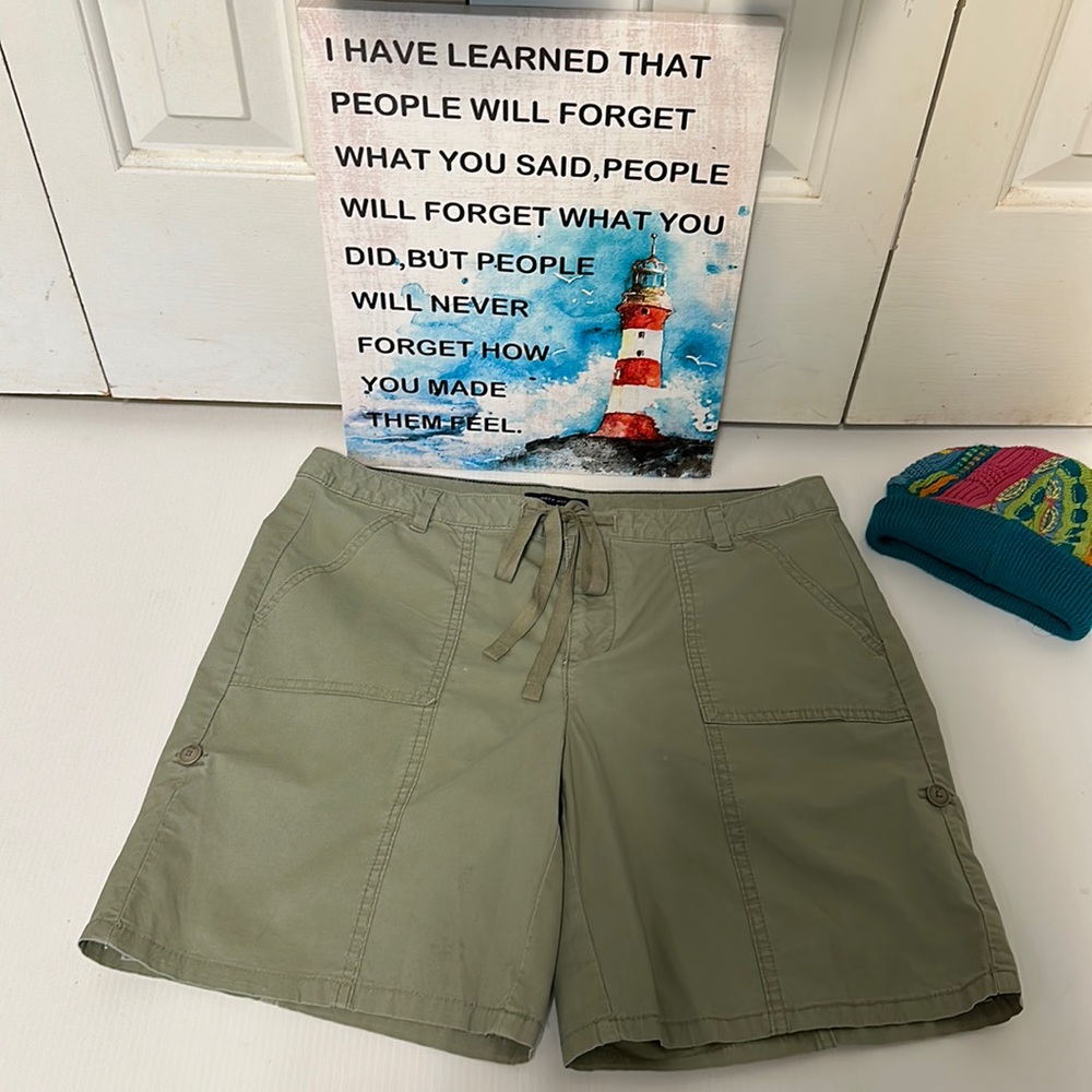 Tommy Hilfiger green Women's Casual Summer Shorts Lightweight size 10